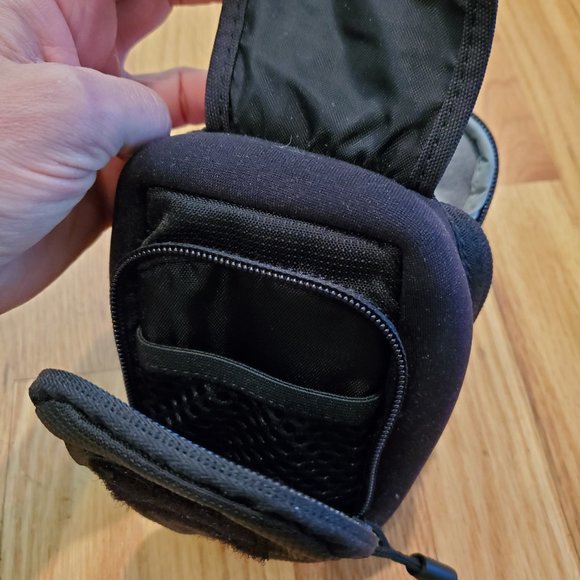 Small camera case by Lowepro - Picture 5 of 6